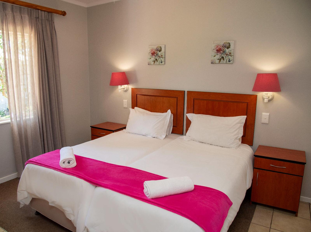 Pine Lodge George主图