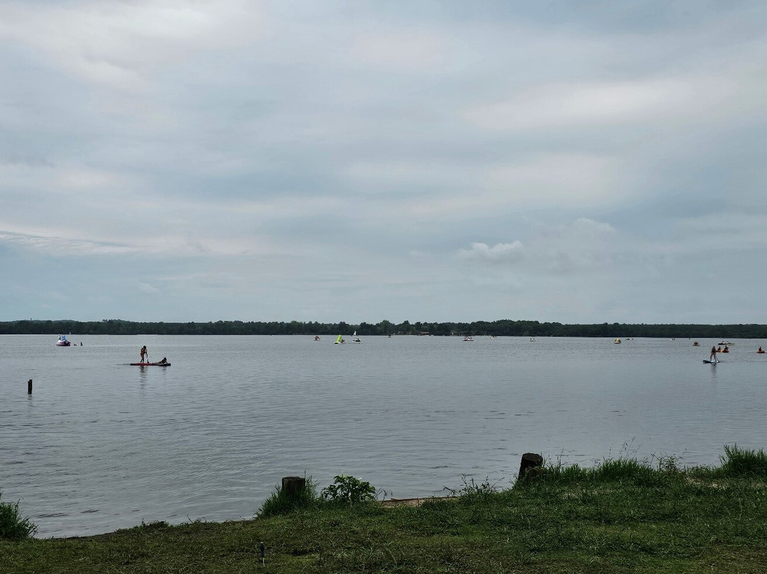 Lac de Léon-Leon必去景点
