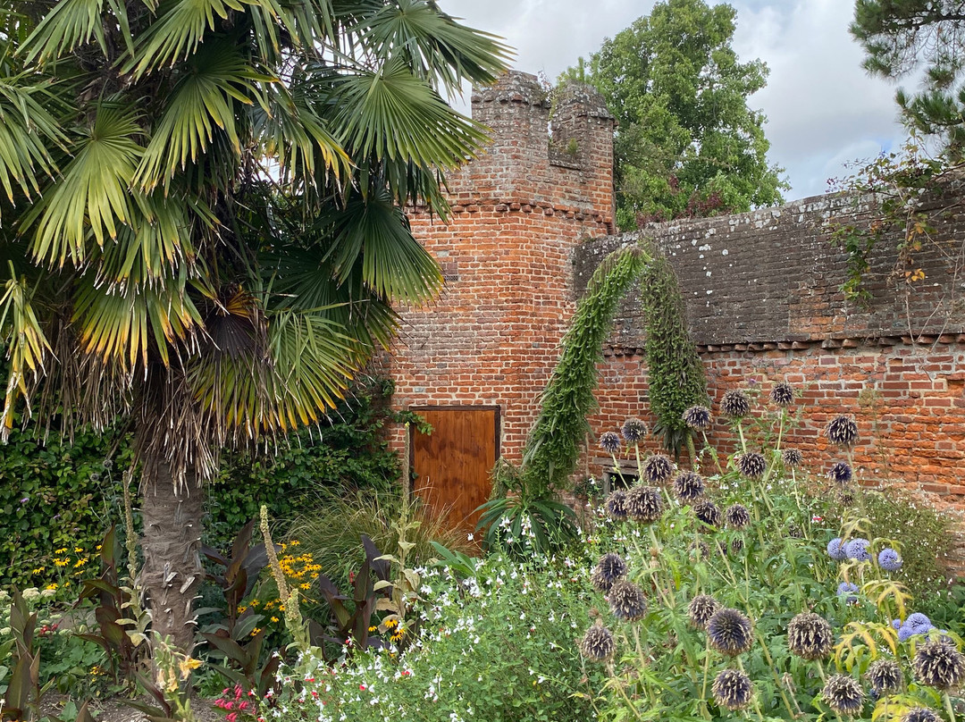 Bishop's Palace Gardens-奇切斯特必去景点