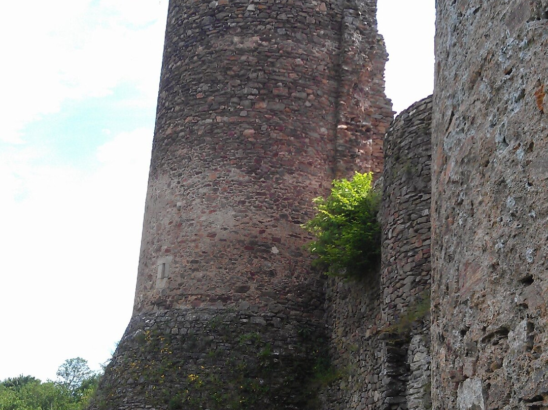 Château-Rocher-Saint-Remy-de-Blot必去景点