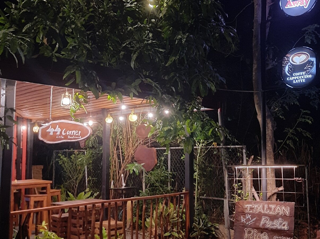 44corner Restaurant & Cafe