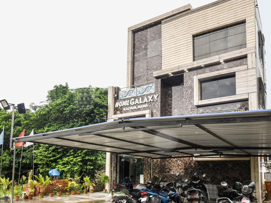 OYO 49954 Hotel Galaxy