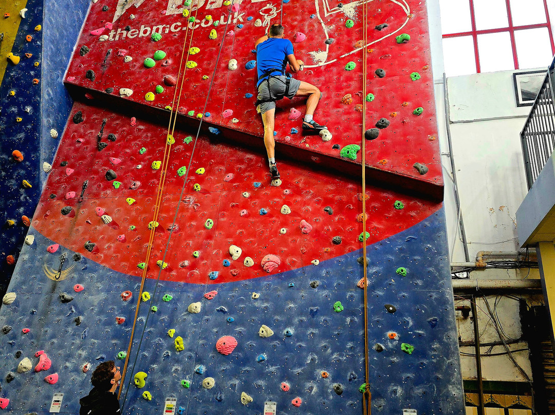 Awesome Walls Climbing Centre Stockport-斯托克波特必去景点