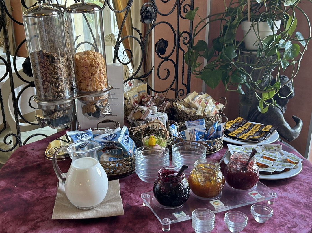 维多利亚宫酒店主图