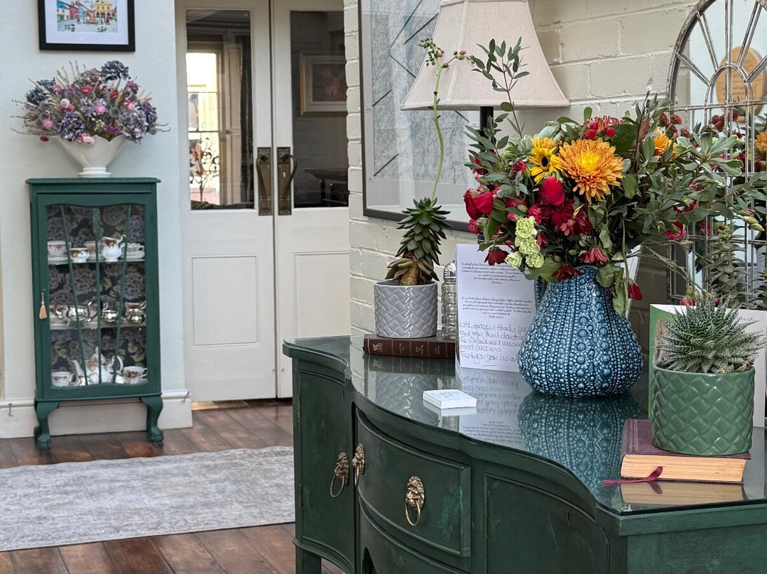 The New White Lion主图