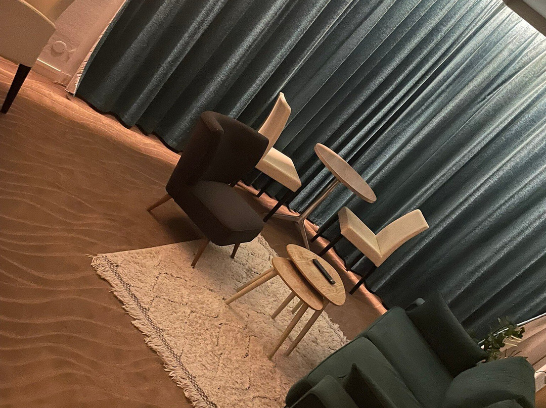 诺曼底酒店主图