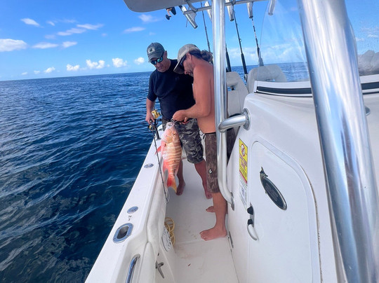 Simply Caught Charters-吕康必去景点