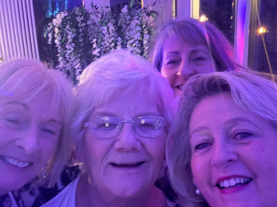 霍尔顿庄园酒店主图