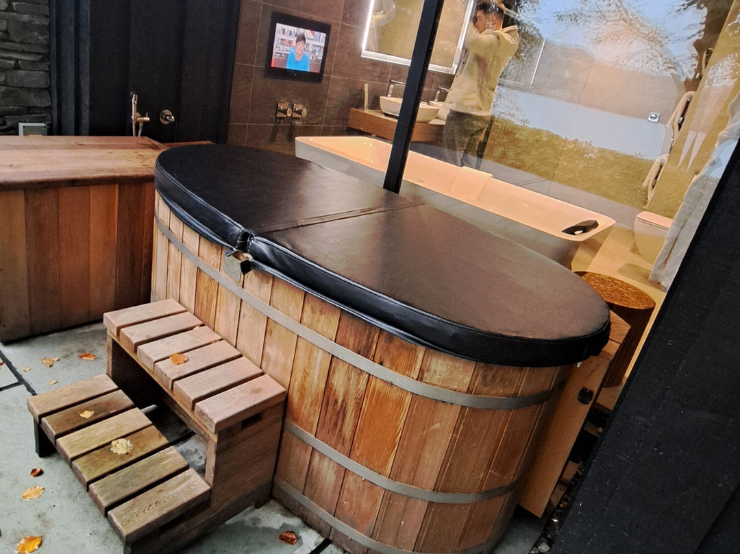 英湖斯托尔斯大厅酒店主图