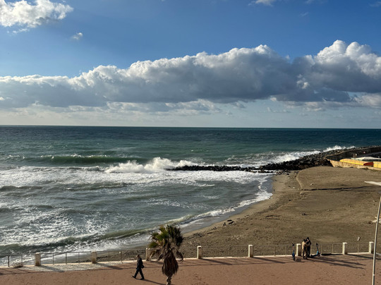 阿兰蓝光酒店主图