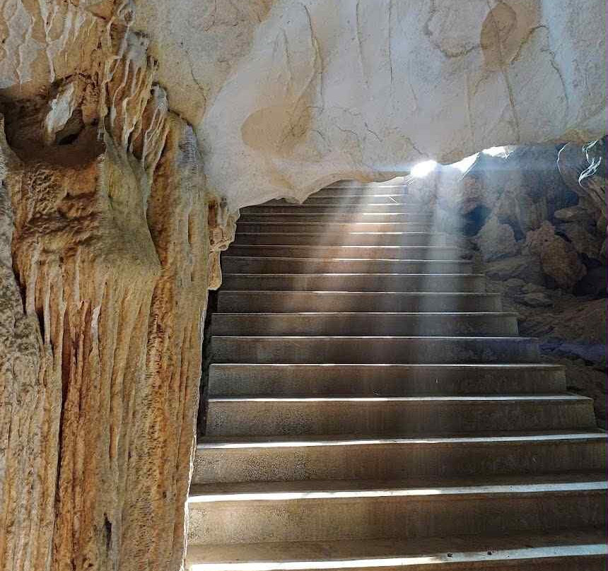 Hoa Cuong Cave-Gia Luan必去景点