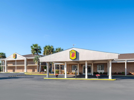 Super 8 By Wyndham Lake City