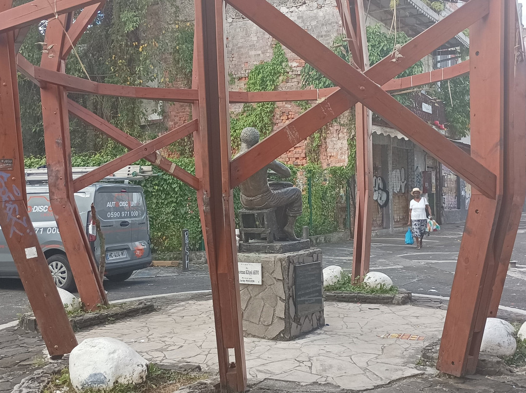 Statue De Marcel Lollia-Pointe-a-Pitre必去景点