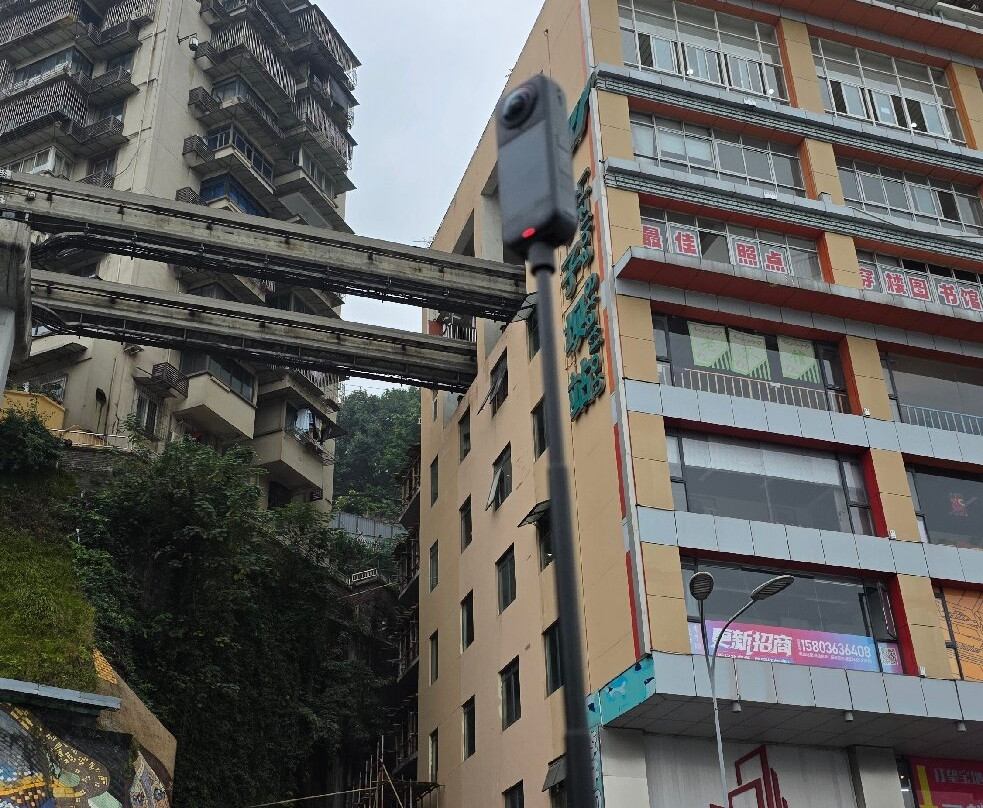 李子坝站-重庆市必去景点