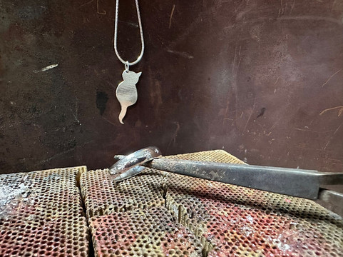 NI Silver Jewellery-霍利伍德必去景点