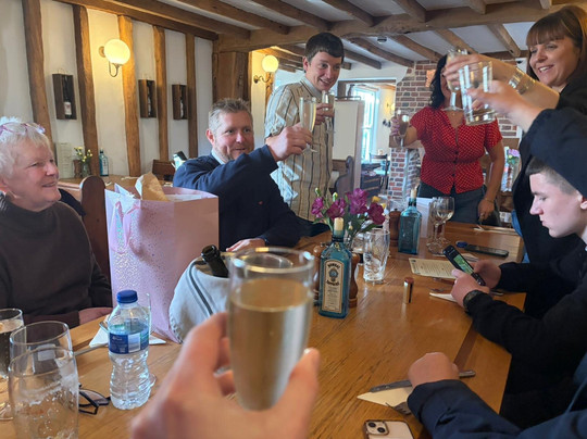 The Horse & Cart Inn主图