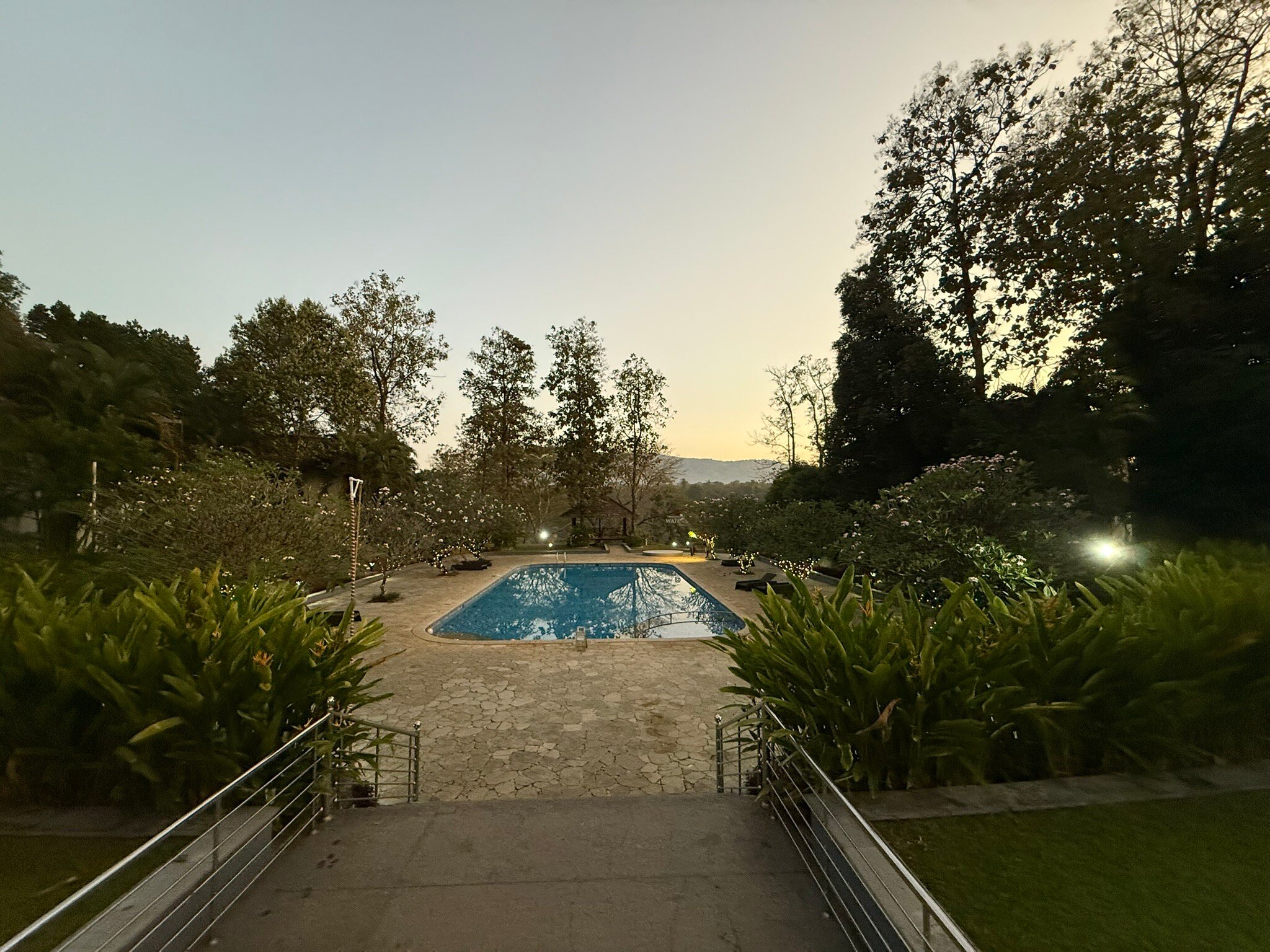 Whispering Waters-官方