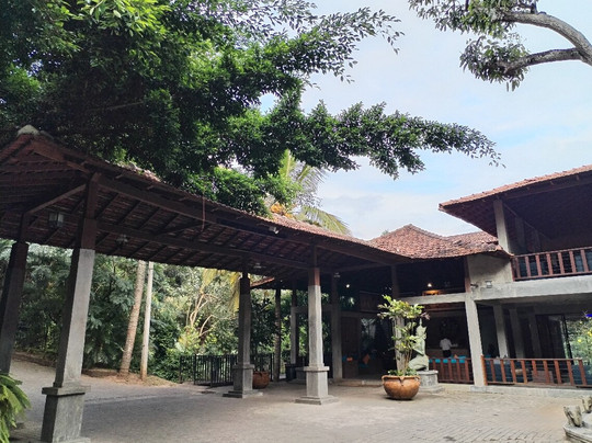 锡兰石简易别墅酒店主图