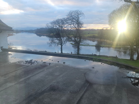 基里赫文湖滨小屋酒店主图