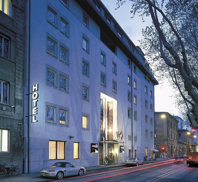 布里科斯里昂酒店