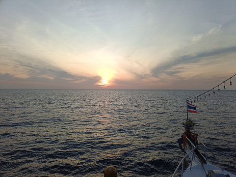 西海岸潜水员-查龙必去景点