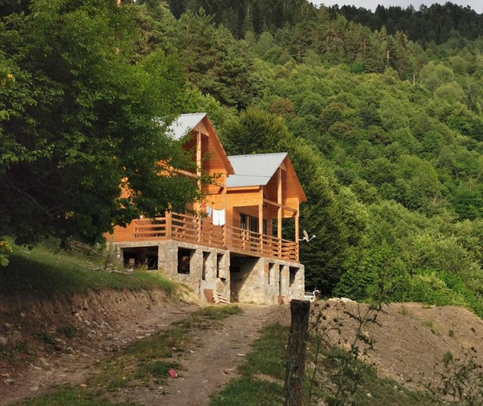 Heshkili Cottages