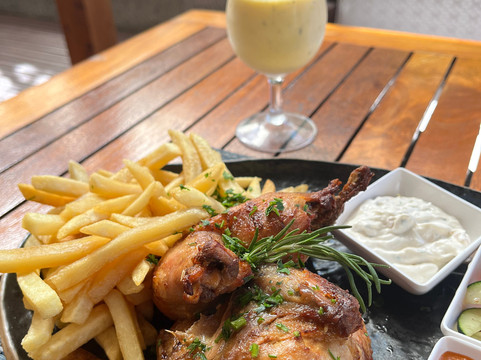 中铁尼雷尔大酒店主图