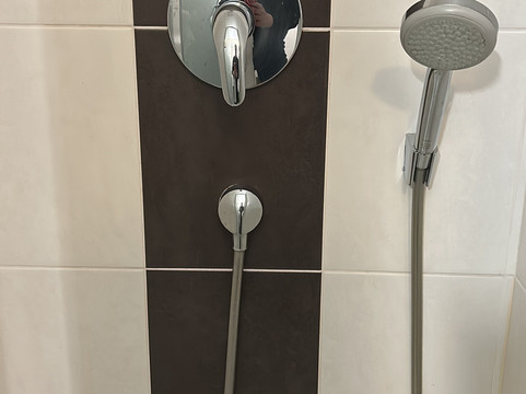 高迪尼尔酒店主图