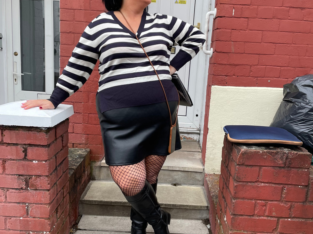 Barry Island Tours (pub Crawl Tours With Knock Off Nessa As Your Guide)-巴里必去景点