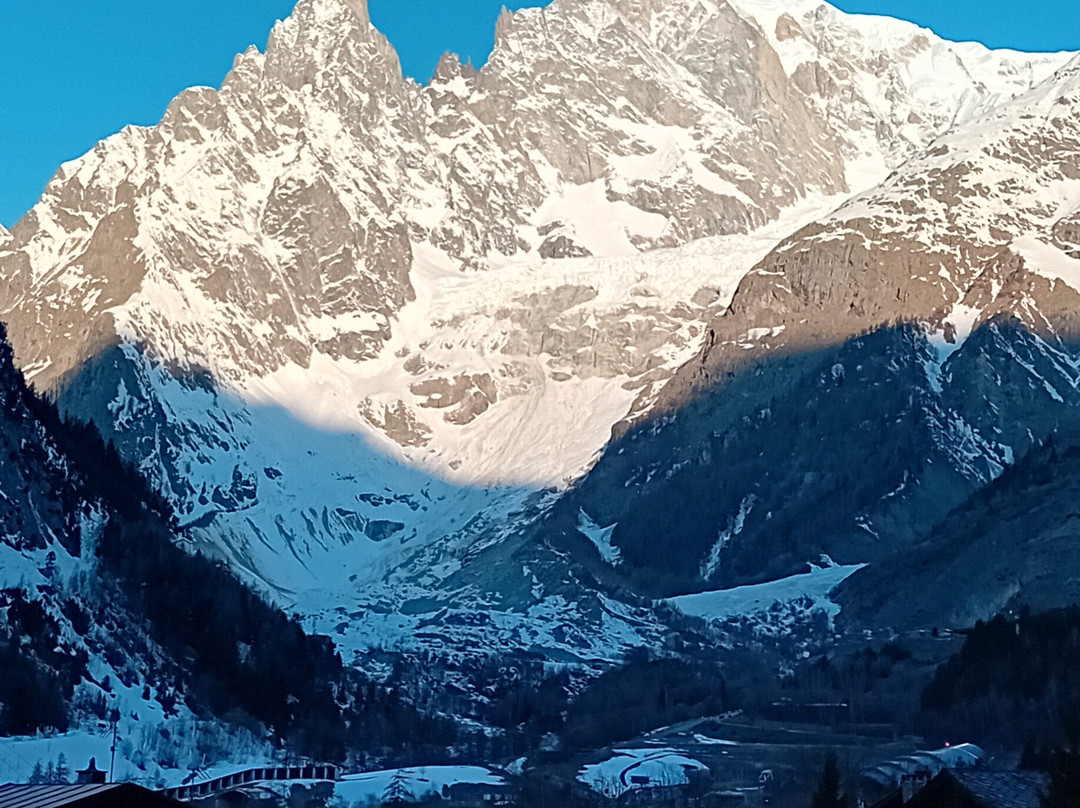 艾格勒酒店主图
