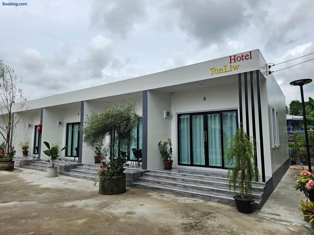 TonLiw Hotel