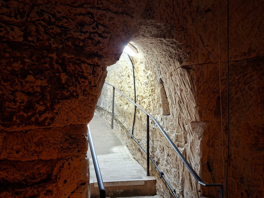 Royston Cave-Royston必去景点