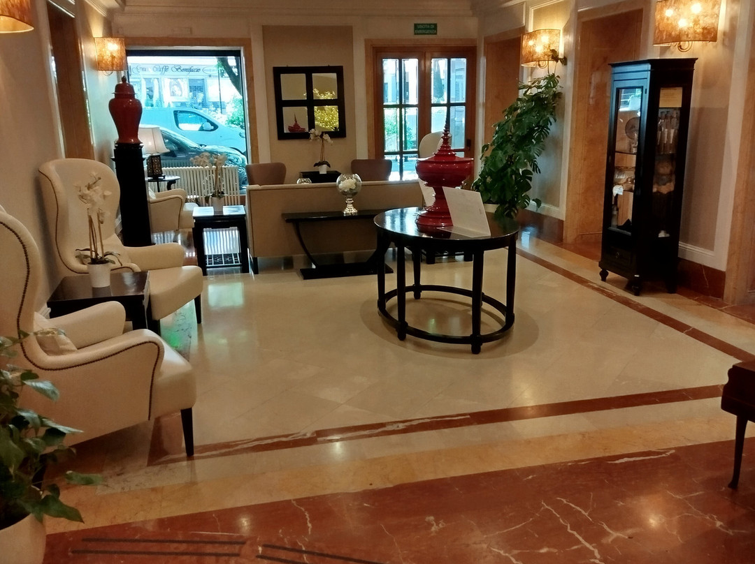 安巴西亚托里广场酒店主图