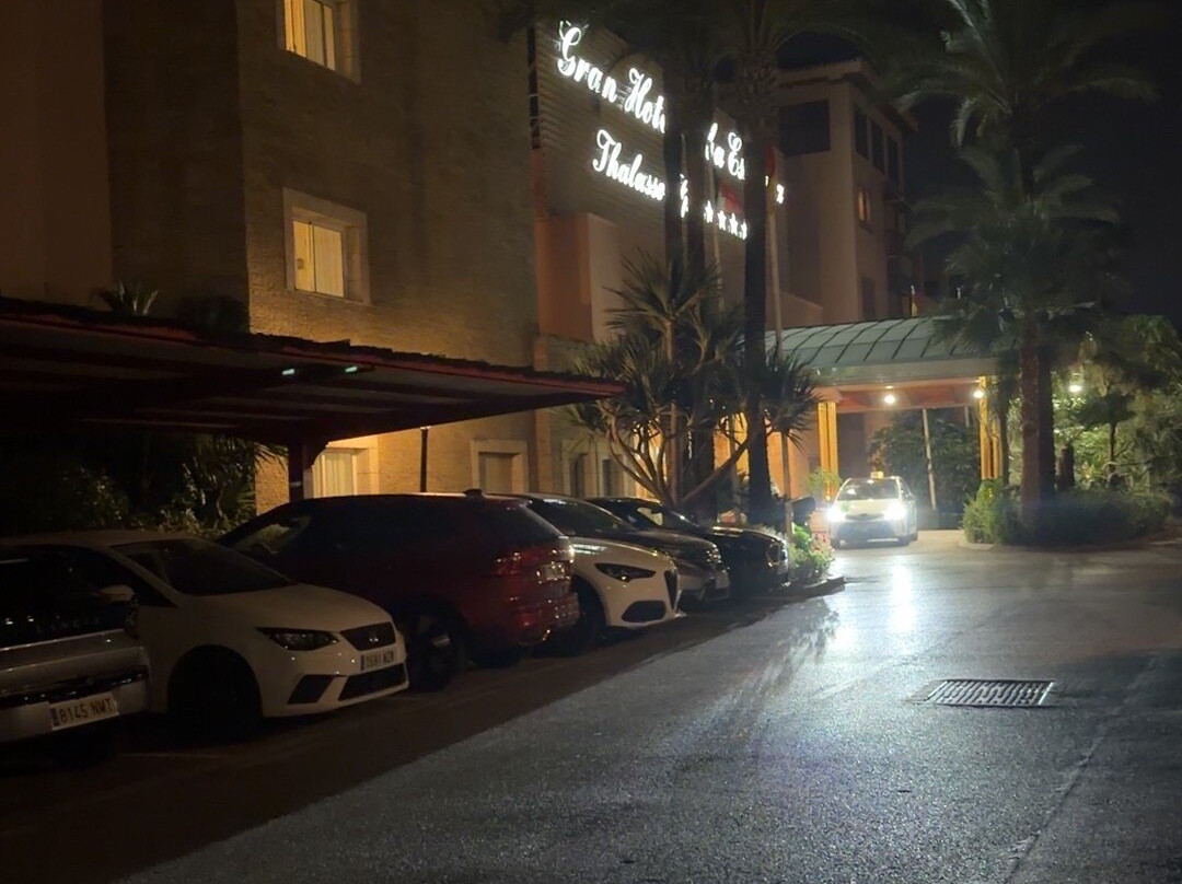 厄尔巴岛艾斯塔波海水浴温泉酒店主图