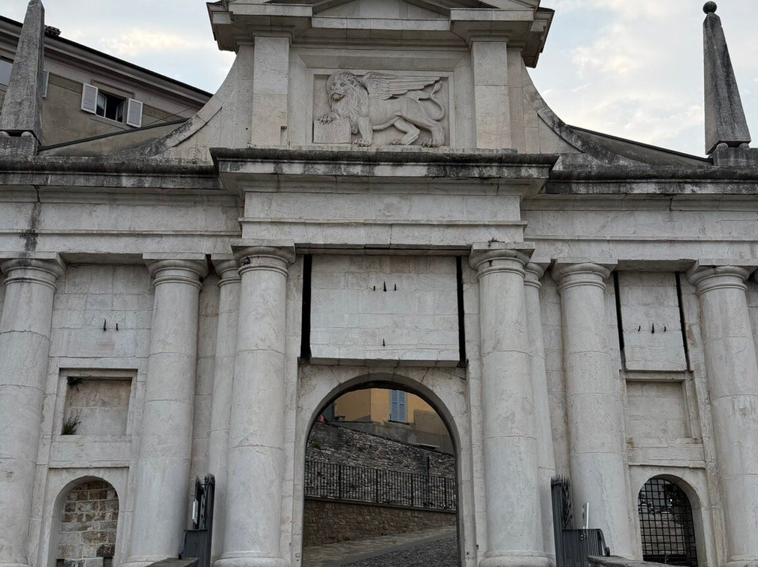 Porta San Giacomo-贝加莫必去景点