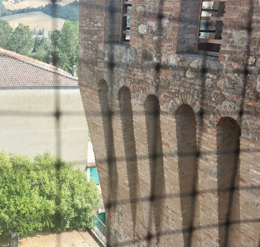 Castello Pallavicino di Varano de' Melegari-Varano de' Melegari必去景点