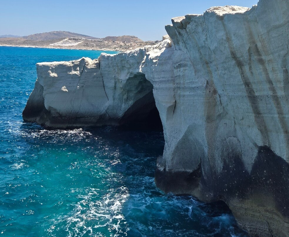 Sarakiniko Beach-米洛斯岛必去景点