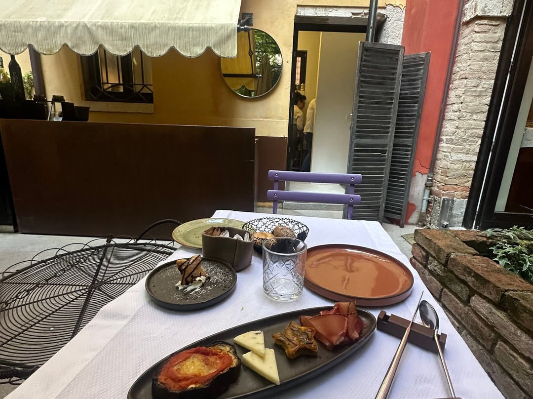 加布里埃拉庭院酒店主图