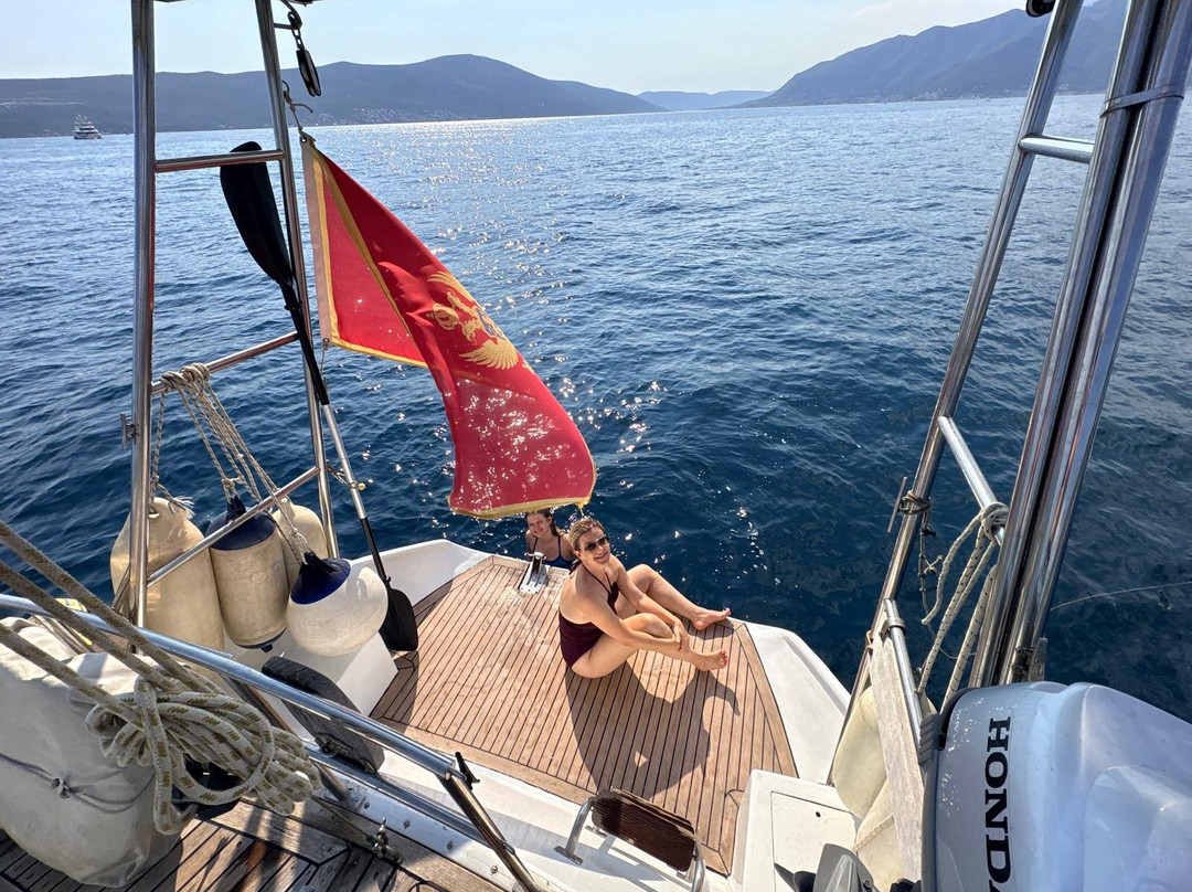 A Day Out On Yacht Monty B-科托尔必去景点