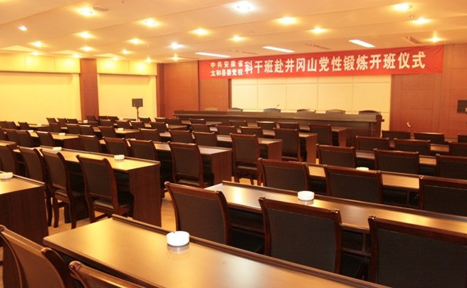 红歌大酒店主图