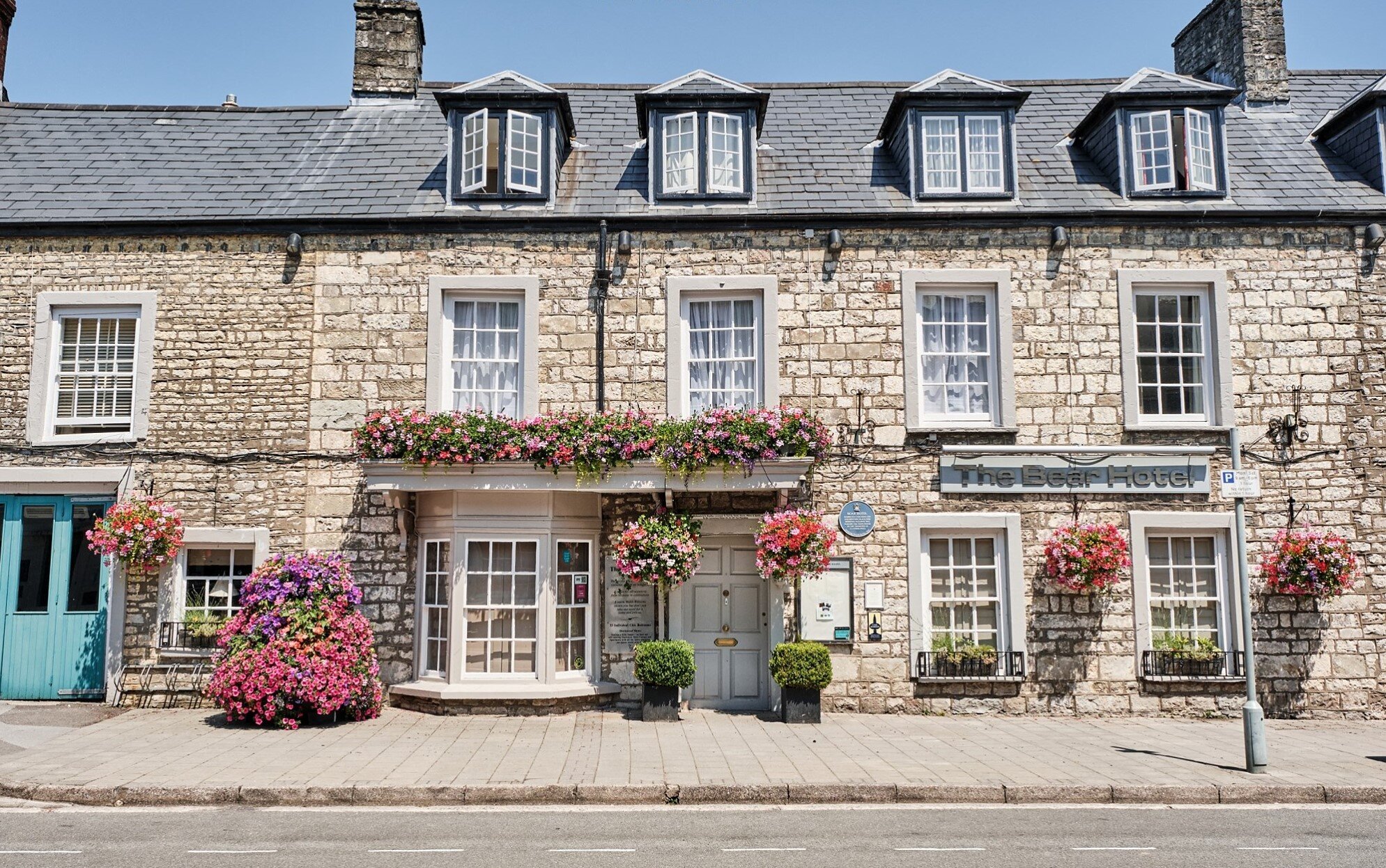 The Bear Hotel-官方