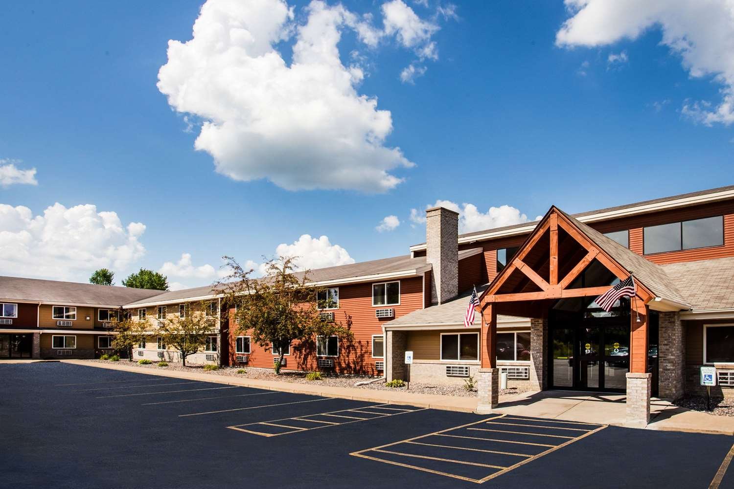 AmericInn by Wyndham Menomonie-官方