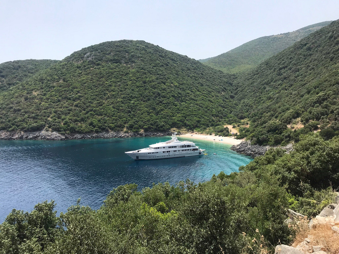 Kaminia beach-Perachori必去景点