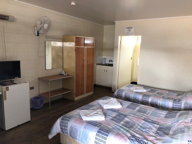 Warana Hotel Motel