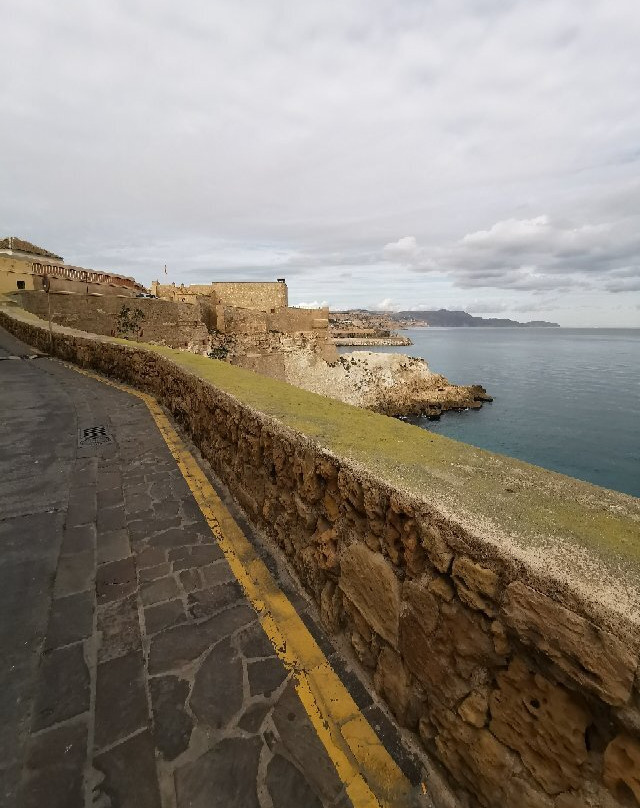 Paseo del Faro-梅利利亚必去景点