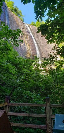 Hickory Nut Falls Trail景点图片