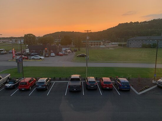 Hampton Inn Cave City主图