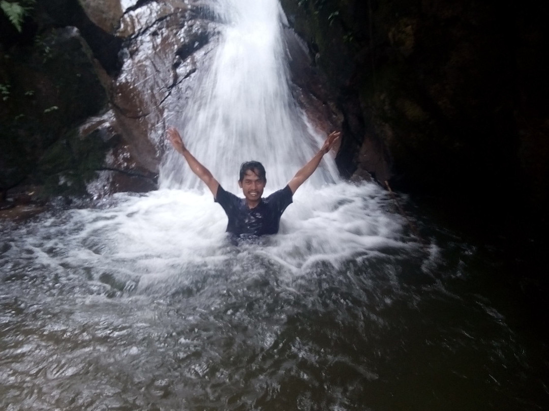 Kalimata Waterfall景点图片