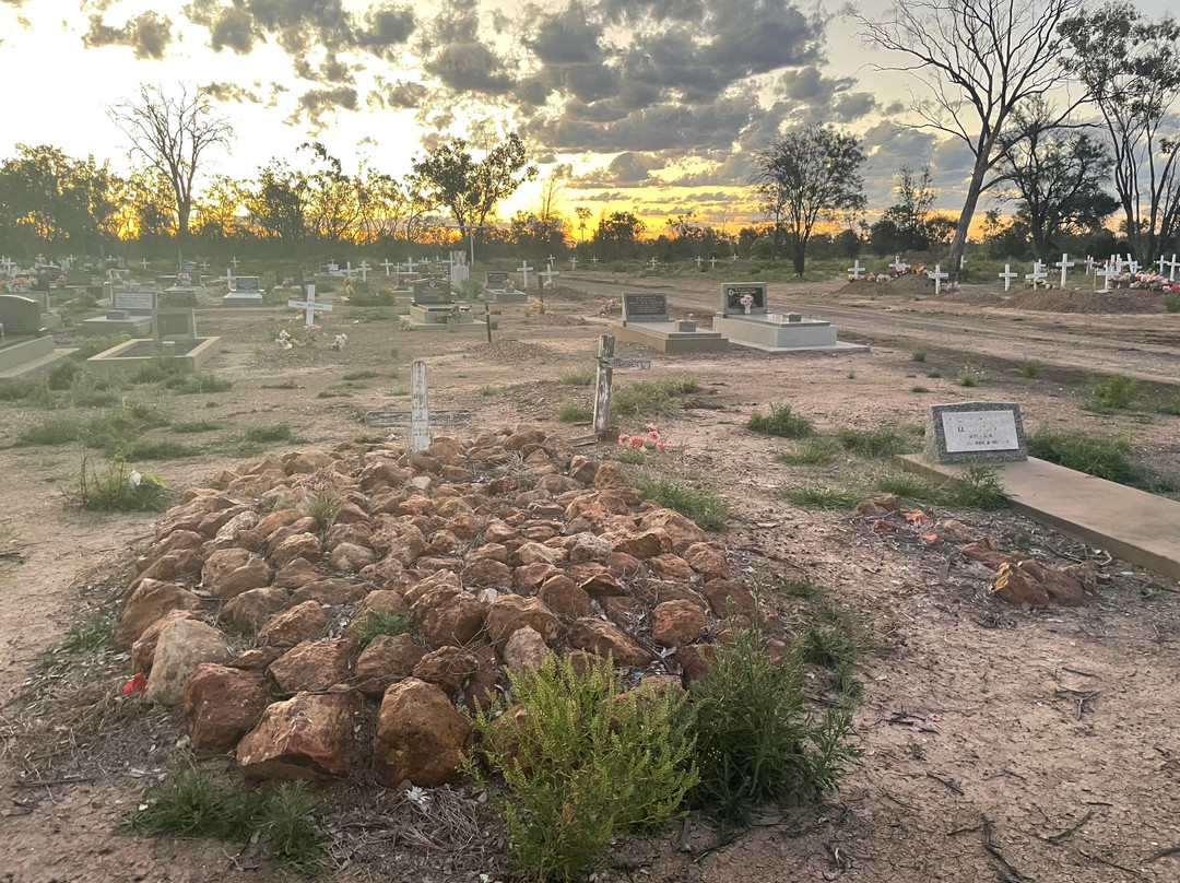 Cemetery景点图片