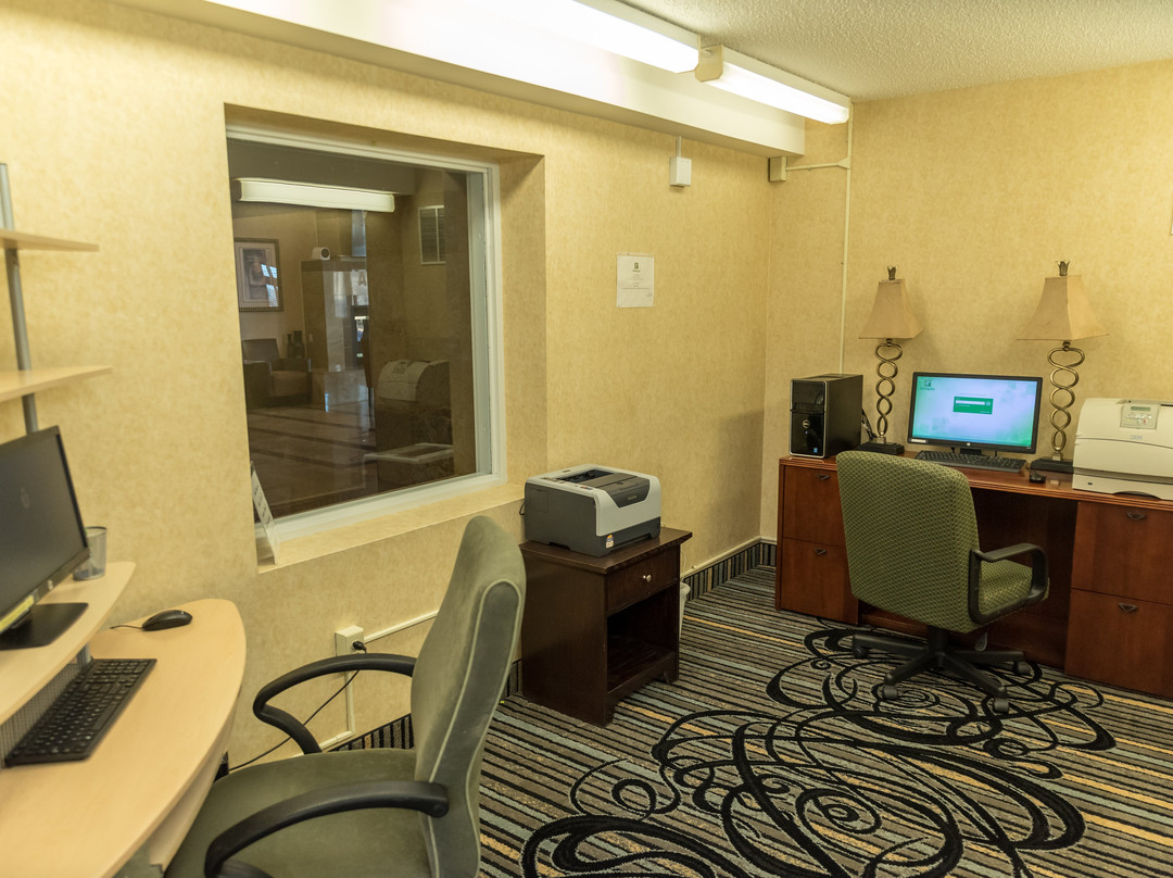 Holiday Inn Hazlet, an IHG hotel主图